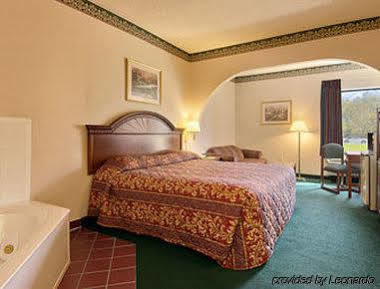 Days Inn & Suites By Wyndham Louisville Sw Экстерьер фото